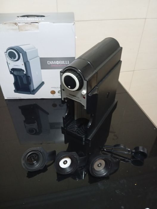 Máquina de café semi-nova Marca: DIMOBILLI