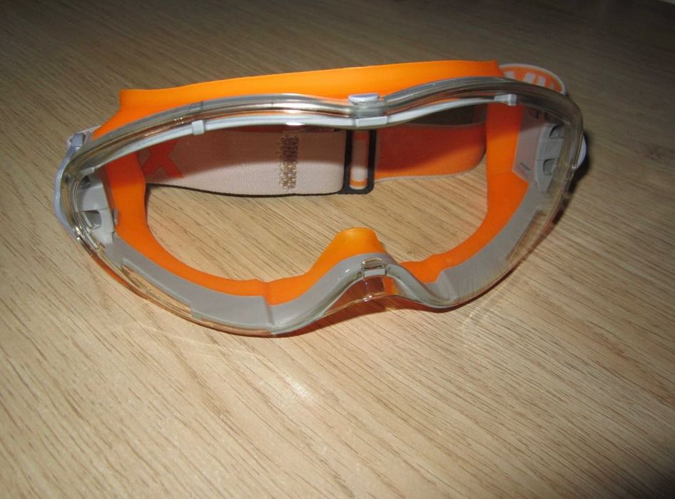 Продам захисні окуляри