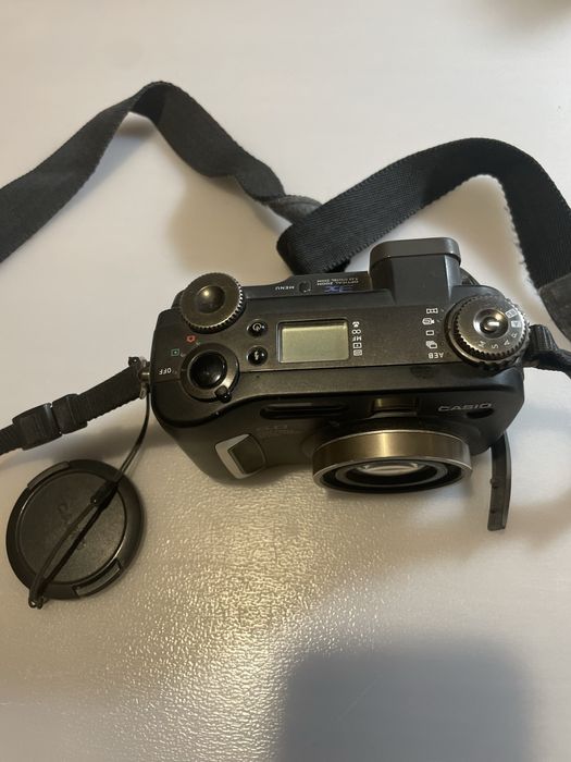 Camara Casio QV QV-5700 5.0MP Digital Camera - Black