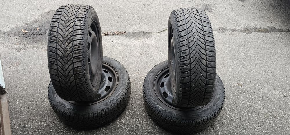 Продам резину с дисками 185/60/R15 зимняя