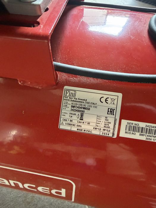 Compressor de 100 litros , rigorosamente novo