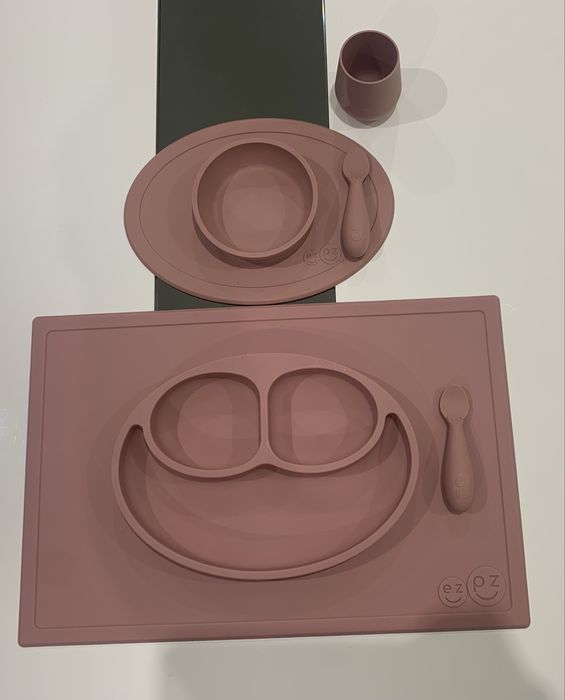 Ezpz Primeiro Conjunto de Alimentação e Prato com Tabuleiro "Happy Mat"