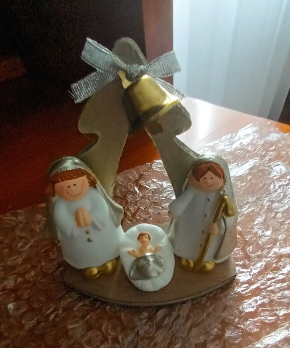 Presépio branco e dourado