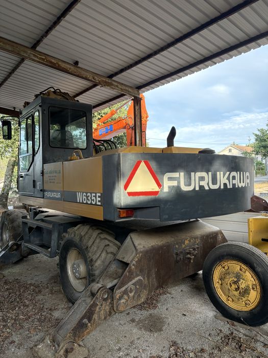 Escavadora rodas Furukawa W635e