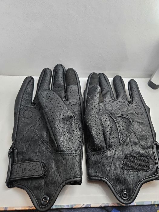 Кожаные мотоперчатки, отличного  качества,  новые