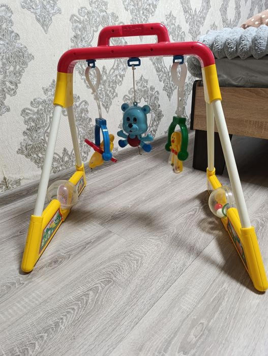 Розвиваюча іграшка для немовлят