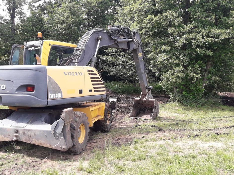 WYKOPY ROZBIÓRKI Usługi koparko-ładowarką i koparką Transport kruszyw