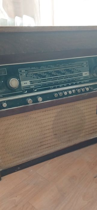 радіола 102 вінтаж, під реставрацію. Вініл відсутній