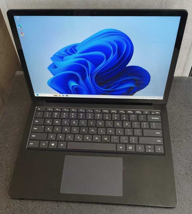 Microsoft Surface Laptop 4 13.5" Intel i5 - 8gb RAM - 512gb SSD - 2K - гарний стан