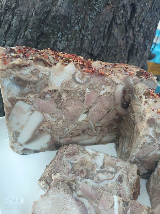 Ушки заливные,сальтисон с чесноком.