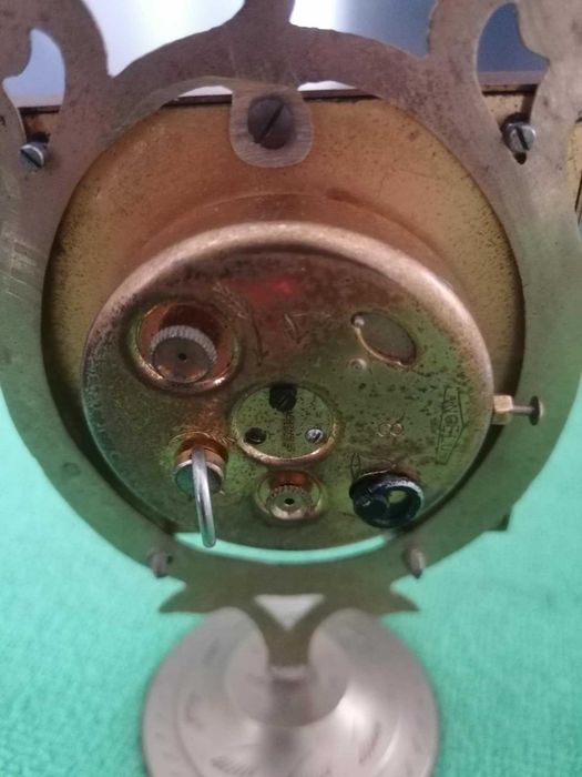 Relógio de mesa de fabrico Suiço.