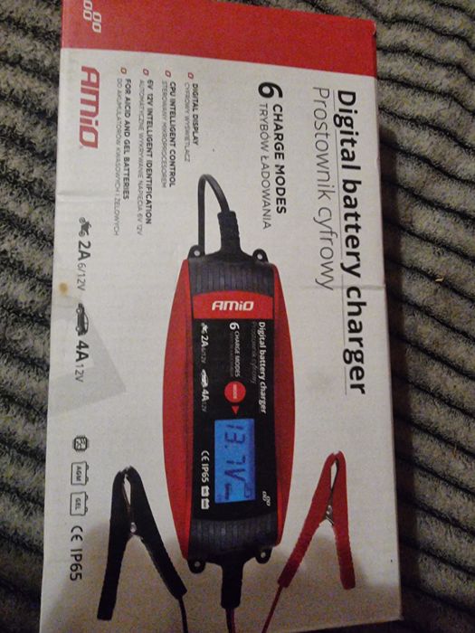 Cyfrowy prostownik do akumulatora