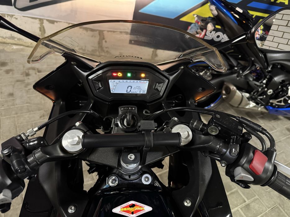 Японский мотоцикл Honda CBR400R ABS