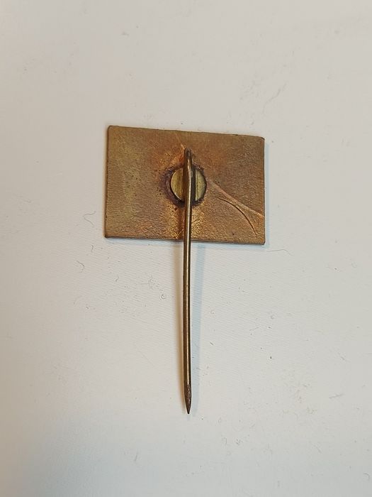 Nr 70: Znaczek metalowy w klapę flaga ZSRR