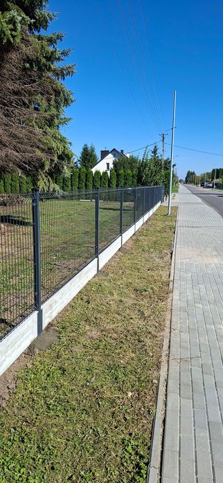 Montaż ogrodzen z materialami panelowe