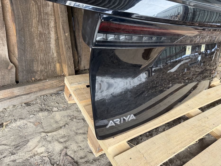 Кришка багажника у зборі   Nissan Ariya  2023–26