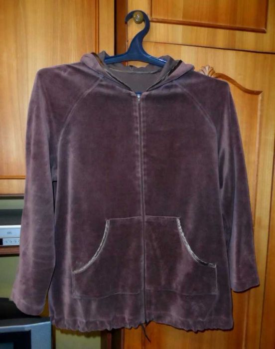 Велюровая кофта на молнии с капюшоном большой размер ПОГ 65 см
