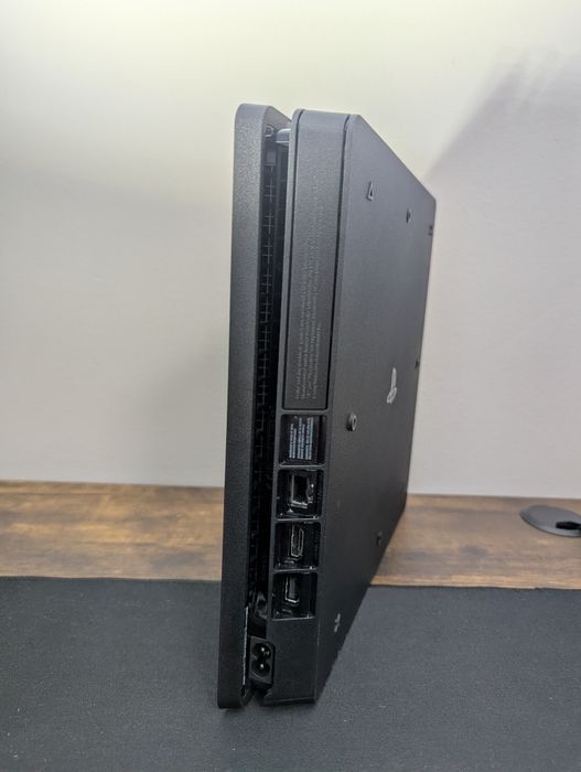Konsola PlayStation 4 Slim z kontrolerem