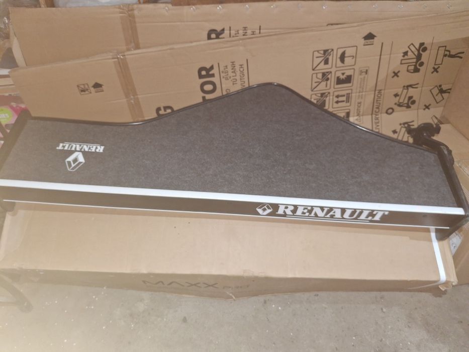 Столик, полка на топреду Рено. С логотипом