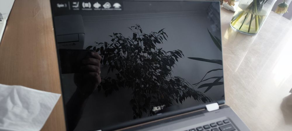 Laptop Acer Spin 3 14 na części.