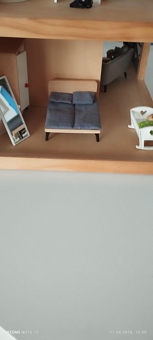 Domek drewniany piętrowy z wyposażeniem