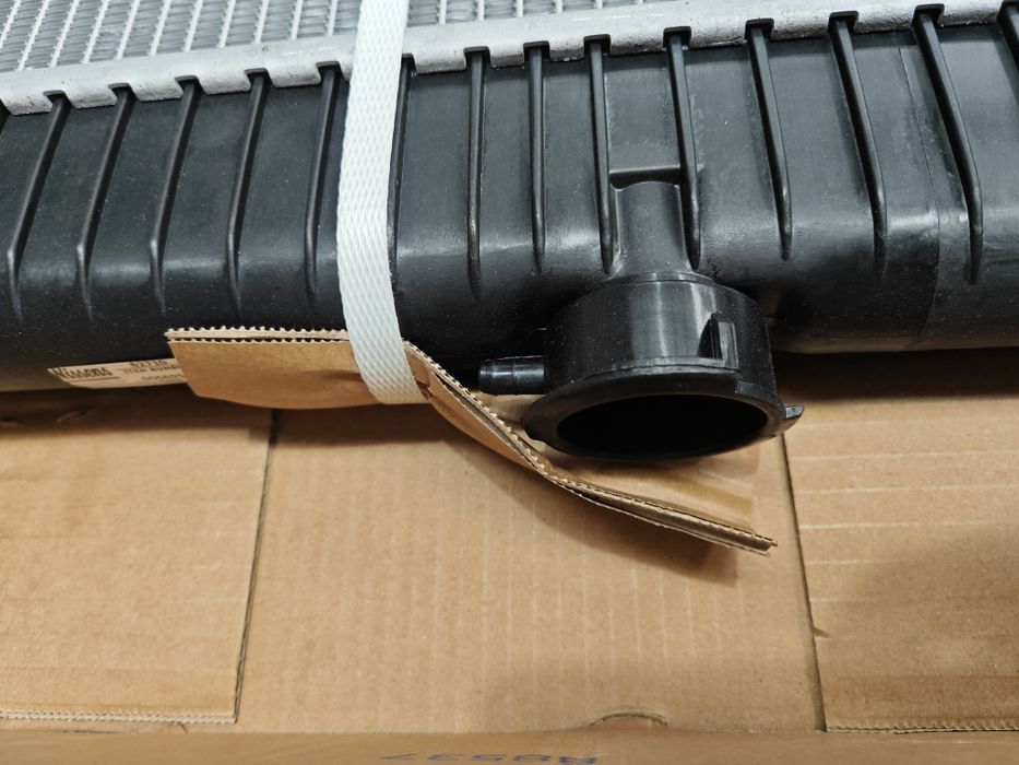 Radiador água Mercedes w123 - Novo