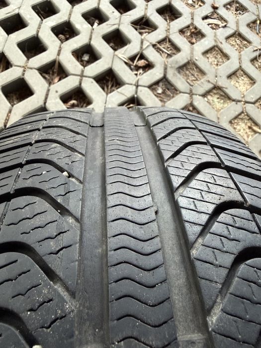 Opony Pirelli all season cintlratio 215/55/r17 dot 22   98w m+s