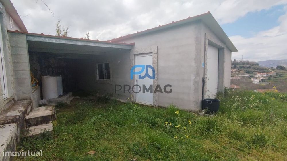 Terreno Urbanizável de 7959 m² com Armazém