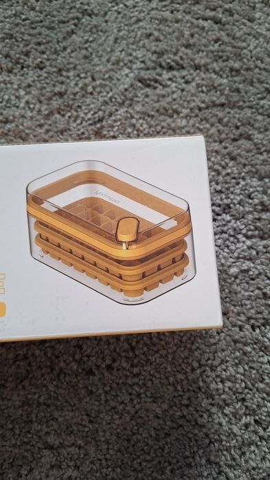 Pojemnik do robienia I przechowywania lodu