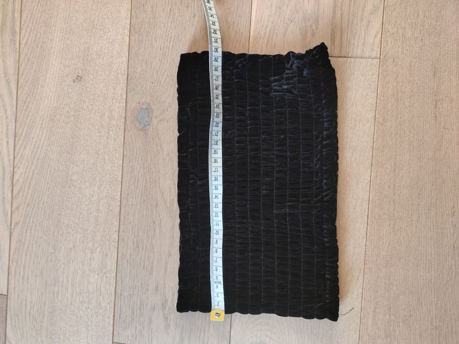 Doskonały, czarny, seksowny, zamszowy top •Monki• rozmiar M 38
