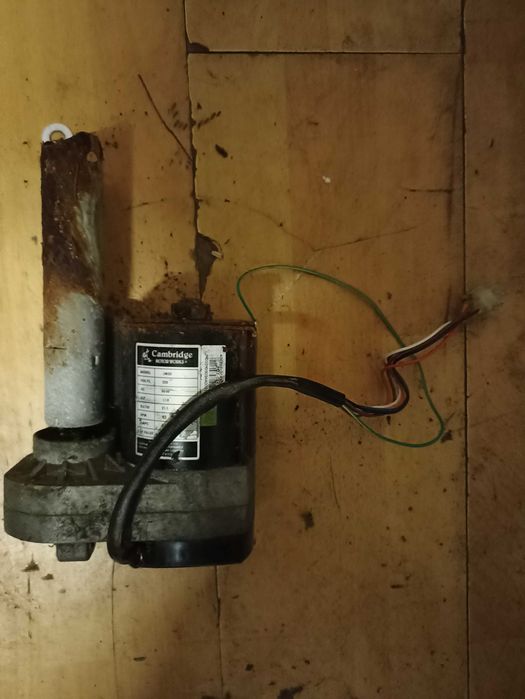 Silnik wzniosu podnoszenia bieżnia sprawny Cambridge JM03