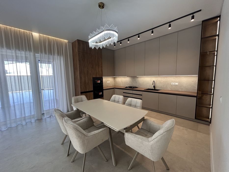 Продаж новенького будинку , заходи і живи!  Американка, без комісії.