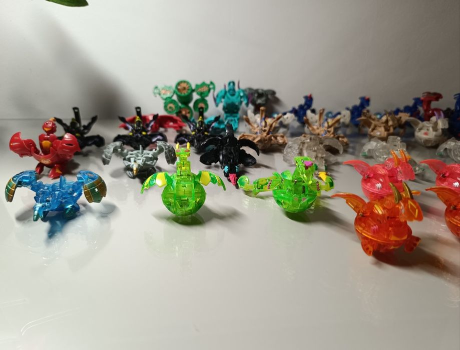 Mega Lote 40 Bakugan: Translucents e BakuSteel