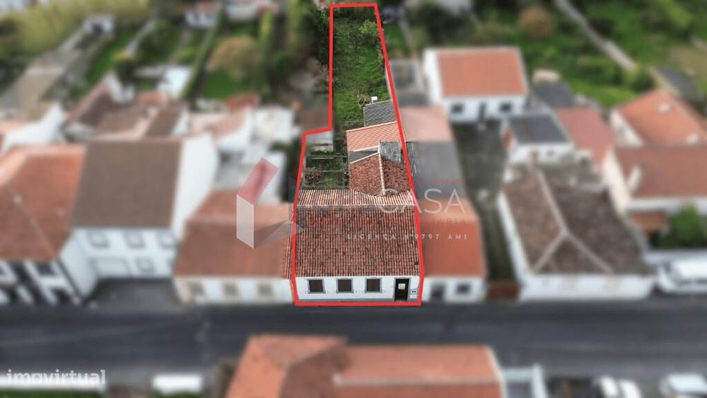 Moradia T3 com espaço exterior a poucos minutos do centro de Angra do