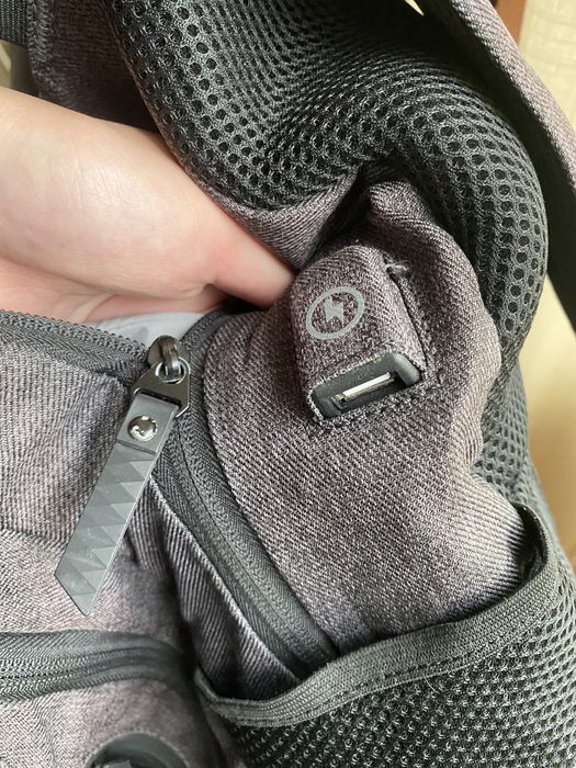 Mochila multiuso com doca usb