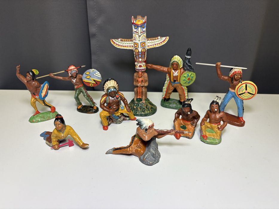 Продаются фигурки индейцев и ковбоев из массы Elastolin