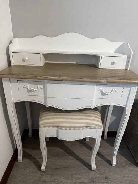 Toucador com prateleira extra e banco - Gato Preto