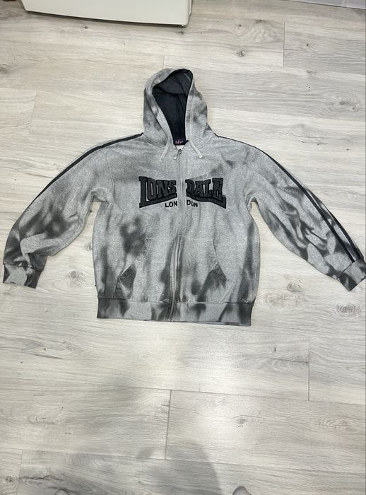 Lonsdale size m.