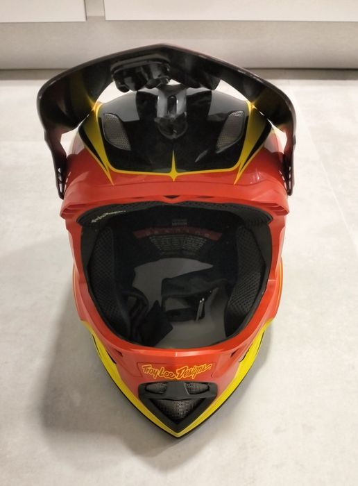 Capacete Troy lee designs D3 carbono