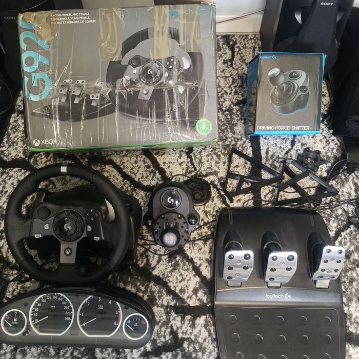 Kierownica Logitech g920 z pedałami i shifterem i działającymi zegarami z bmw e36