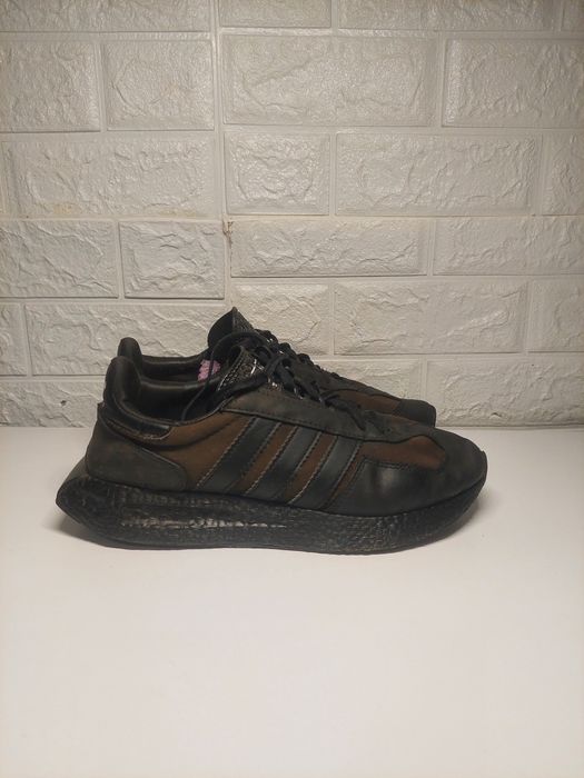 Чорні кросівки adidas