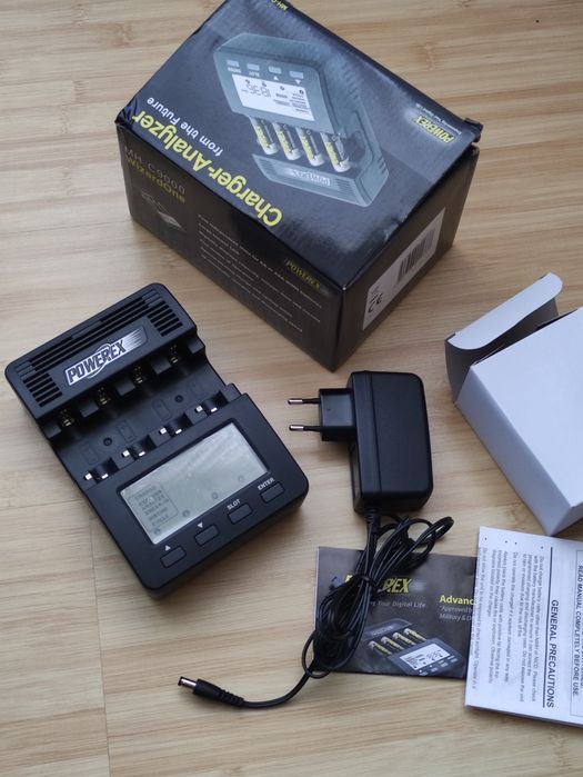 MAHA PowerEx MH-C9000 Зарядка для батарейок типу АА і ААА