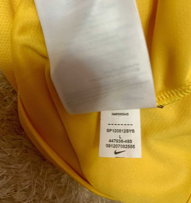 Camisola da seleção brasileira autografada pelo Pelé