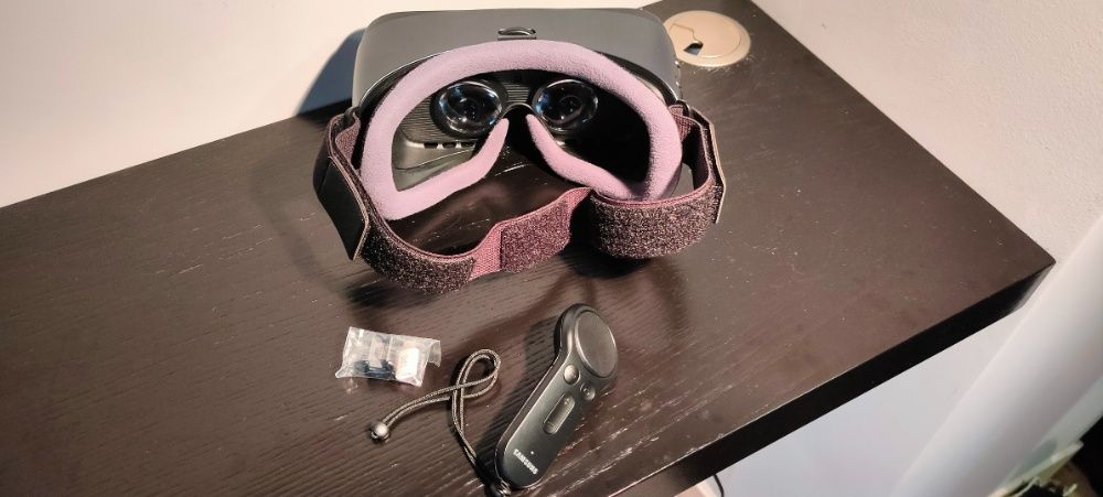 Samsung Gear VR + Controller SM-R324 - Óculos de Realidade Virtual