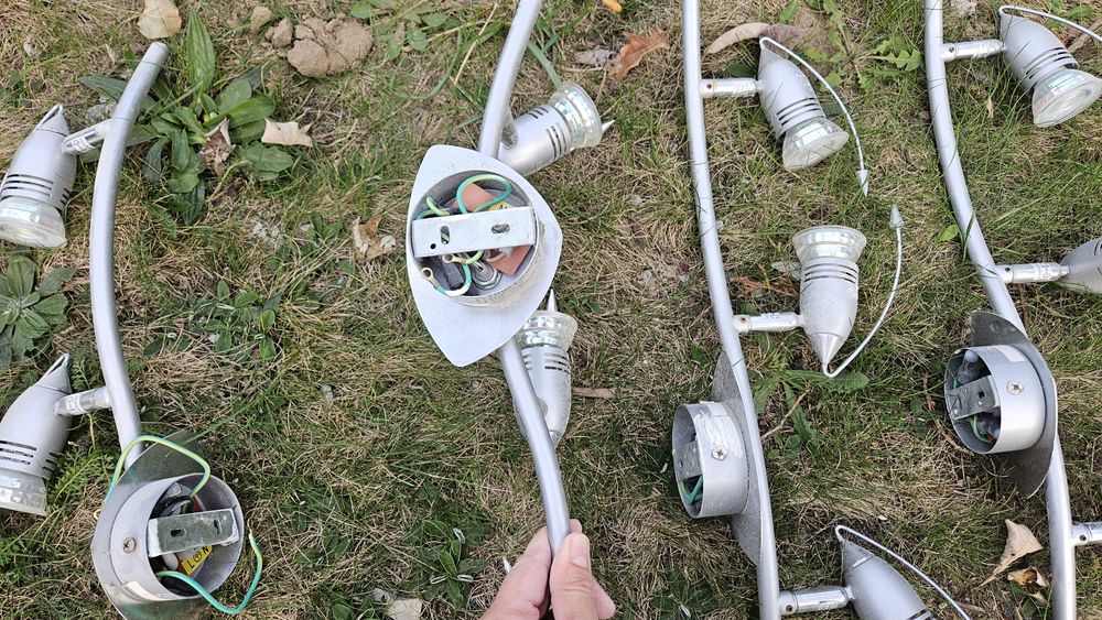 Żyrandol lampa kinkiet w kolorze srebrnym różne rodzaje