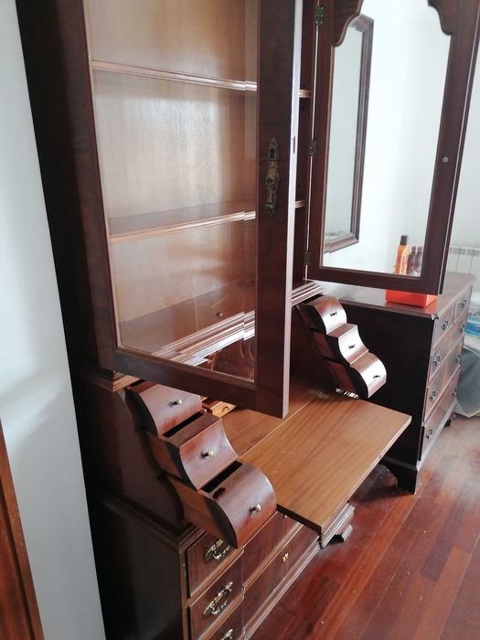 Secretária de Escrivaninha Antiga em Madeira com Vitrine