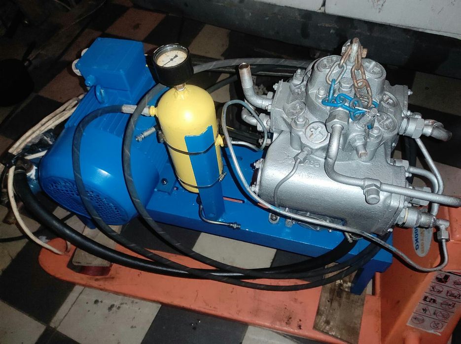 Компрессор высокого давления к2-150 для метана,заправка газом авто