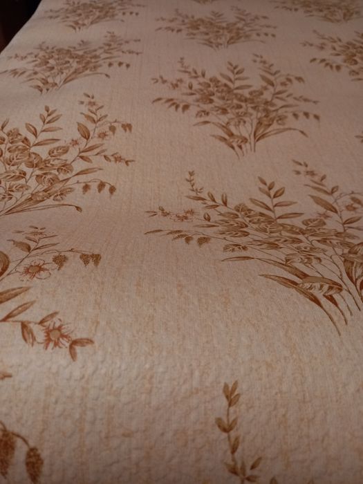 Продаются обои бумажные. 100 грн рулон.