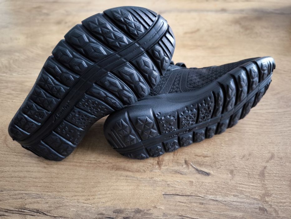 Buty sportowe dla dzieci Newfeel Soft 140 r.26 adidasy