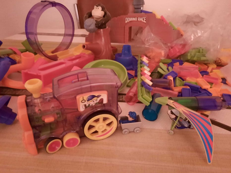 Tornado Domino Track with 184 Pieces, Complete in Box64751215218049122